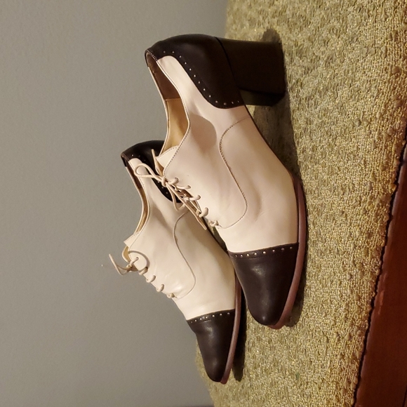 Bandolino Cream and Brown Leather Oxfords Size 7.5 - Picture 4 of 11